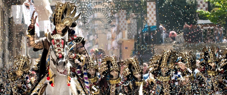 Caballero en el desfile de moros y cristianos