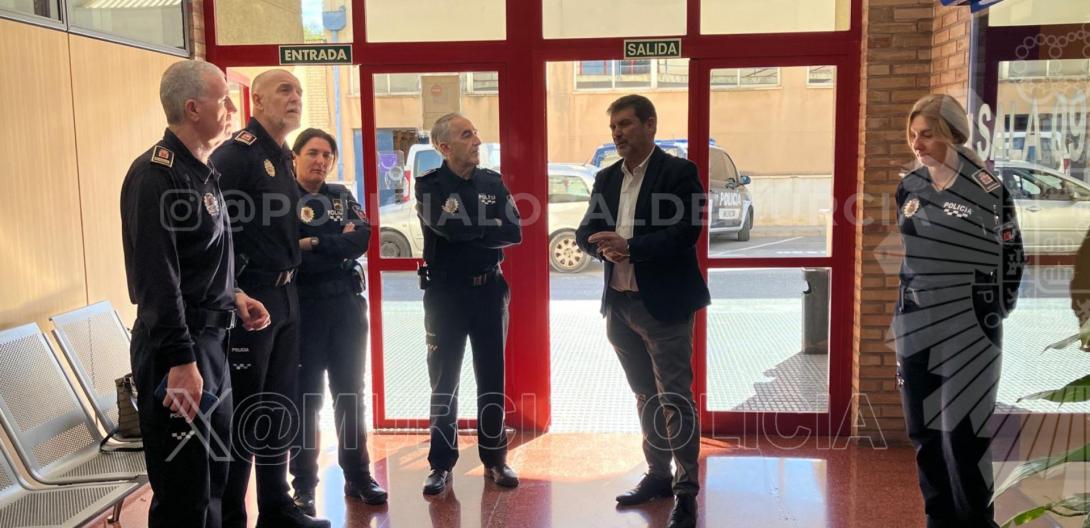 El concejal Fulgencio Perona durante su visita a nuestras dependencias